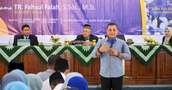 T.R.Fahsul Falah Beri Kuliah UMUM di UIAD Sinjai