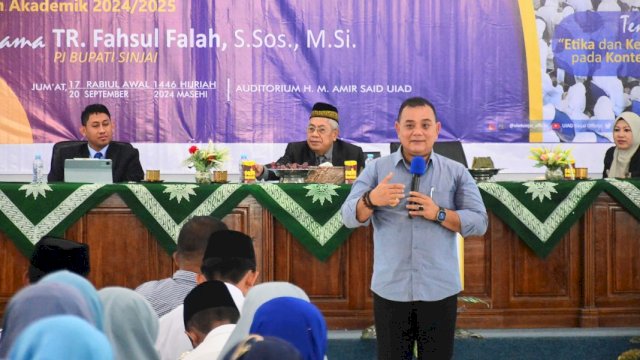 T.R.Fahsul Falah Beri Kuliah UMUM di UIAD Sinjai