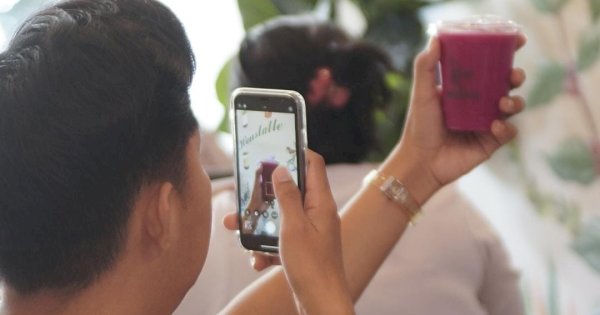 Ngonten di Cafe Tetap Asyik Berkat Jaringan Indosat
