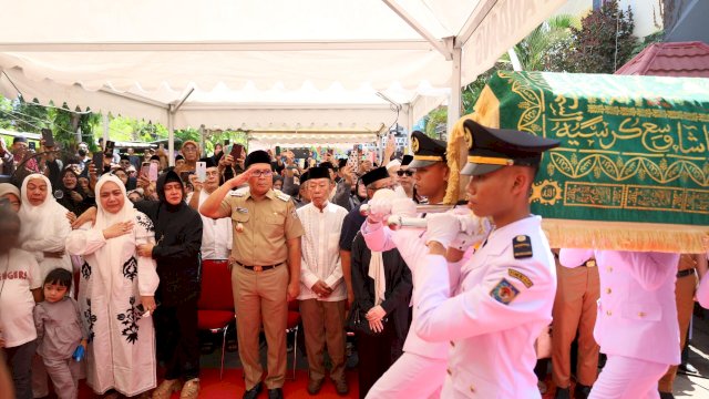 Pelepasan Almarhum Camat Ujung Pandang. Foto: HN/Sinta