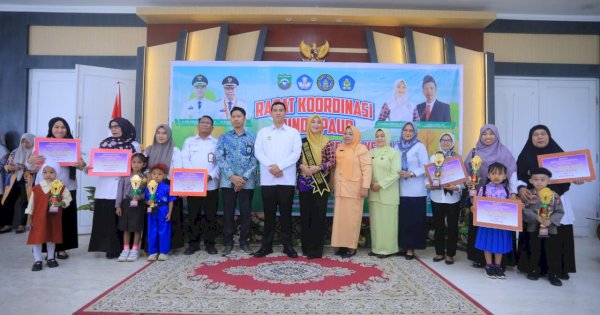 Bupati Pangkep MYL Serahkan Hadiah Juara Lomba Gebyar PAUD 2024