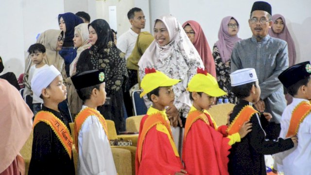 Wakili Bunda PAUD, Kepala Bappeda Sinjai Hadiri Penamatan Siswa TK Islam Thoriqul Jannah