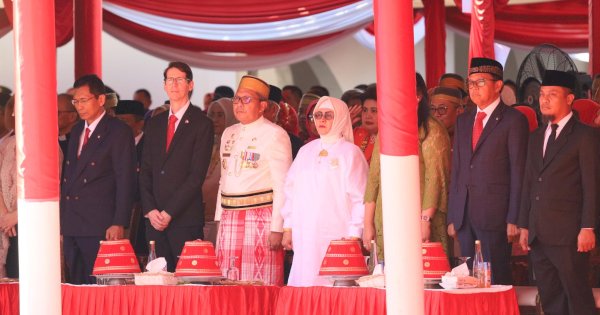 Wali Kota Makassar Hadiri Upacara Peringatan Detik-Detik Proklamasi HUT RI ke-79 di Rujab Gubernur Sulsel