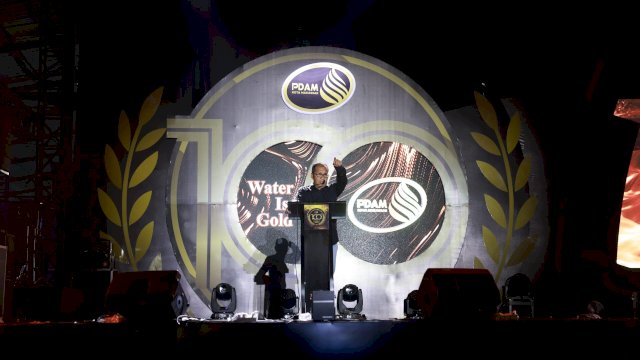 Wali Kota Makassar Moh Ramdhan Pomanto menyampaikan beberapa pesan penting pada perayaan Malam Puncak HUT PDAM ke-100 tahun, Senin (26/08/2024).