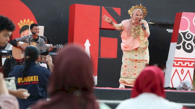 Dongkel Dinas Perpustakaan Meriahkan KIM Fest 2024 di Pantai Losari