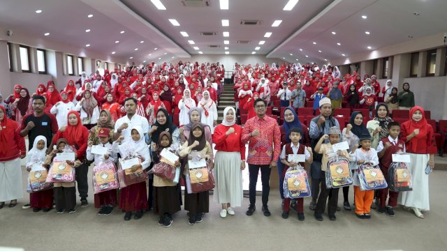 Rayakan Kemerdekaan, DWP Makassar Bantu Pendidikan Anak Satgas Kebersihan Berprestasi