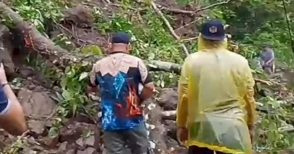 Pj Bupati Sinjai Tinjau Lokasi Longsor di Sinjai Timur