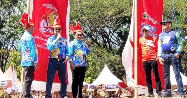 Fun Walk Dies Unhas ke-68 Dimeriahkan Tarian Kolosal dan Rektor Baca Puisi