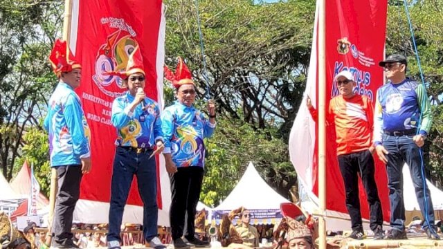 Fun Walk Dies Unhas ke-68 Dimeriahkan Tarian Kolosal dan Rektor Baca Puisi