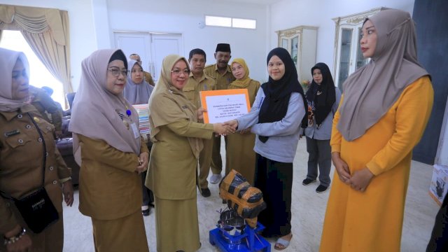 Pemkab Pangkep Salurkan Bantuan Dana Hibah untuk IKM dan UMKM