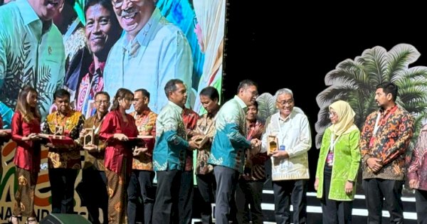 Pemprov Sulsel Terima Penghargaan Anugerah Perkebunan Indonesia 2024