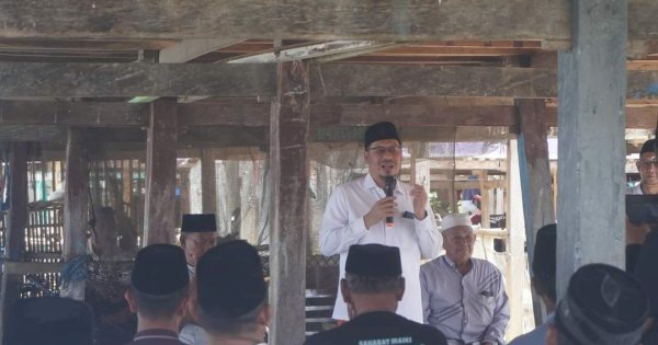 Muzzayin Arif Paparkan Program Sampai di Kolong Rumah Warga