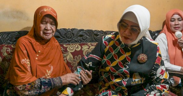 Kunjungi Warga Lansia, Indira Perkuat Basis Sosial di Bara-Baraya