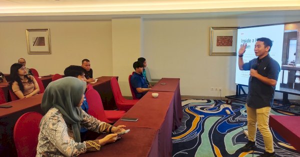 Aston Makassar Asah Kemampuan Karyawan Lewat Pelatihan Bahasa Inggris 