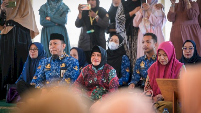Ketua TP PKK Kota Makassar, Indira Yusuf Ismail, menghadiri dan menyaksikan langsung Final Lomba Asmaul Husna di Masjid Raya, Selasa (17/09/2024).