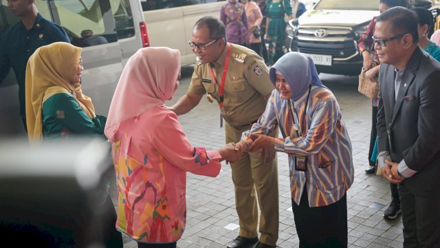 Indira Yusuf Ismail Sambut Iriana Jokowi dan Wury Ma&#8217;ruf Amin dalam Kunjungan Kerja di Makassar