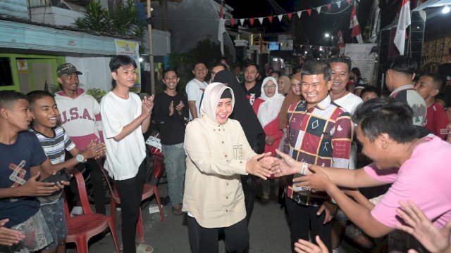 Malam pesta rakyat dalam rangka memperingati Hari Ulang Tahun ke-79 Republik Indonesia di Jalan Kakaktua III, Kelurahan Parang, Kecamatan Mamajang, pada Minggu (25/08/2024).