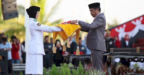 Pj Sekda Makassar Pimpin Upacara Penurunan Bendera Pusaka pada HUT RI ke-79