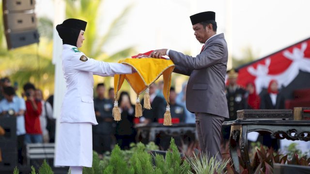 Pj Sekda Makassar Pimpin Upacara Penurunan Bendera Pusaka pada HUT RI ke-79