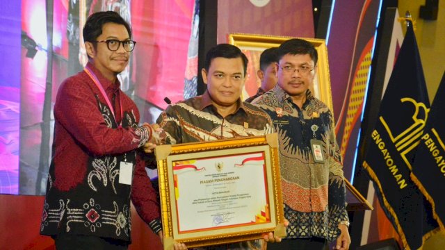 Pemkot Makassar Raih Penghargaan Nasional JDIHN, Buktikan Kinerja Terbaik dalam Pengelolaan Informasi Hukum