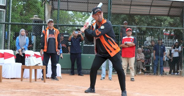 Pjs Wali Kota Makassar Resmi Buka Kejuaraan Softball Walikota Cup 2024