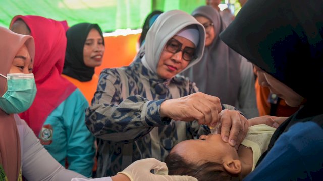 Indira Yusuf Ismail Tinjau Pelayanan Kesehatan di Posyandu Anyelir dan Apresiasi UMKM Lorong