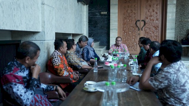 Danny Pomanto menerima audiensi dari perwakilan kampus serta Kepala Badan Pusat Statistik (BPS) Makassar di Jalan Amirullah, Jumat (16/08/2024).