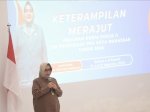 Indira Yusuf Ismail Tampilkan Keterampilan Merajut dalam Pelatihan Kader PKK Makassar