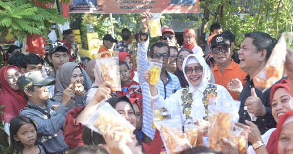 Ketua TP PKK Makassar Kunjungi Lorong Wisata Sungai Pareman dan Los Angeles