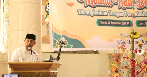 Pjs Wali Kota Makassar Buka Peringatan Maulid Nabi di Masjid Raya dan Kukuhkan Pengurus Remaja Masjid