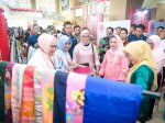 Indira Yusuf Ismail Dampingi Iriana Jokowi dalam Bimtek Hortikultura dan Tinjau Produk Kerajinan di Makassar