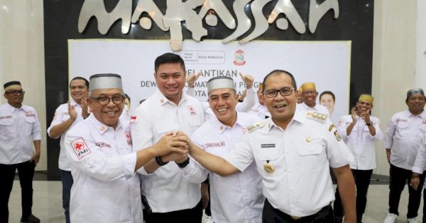 Danny Pomanto Kukuhkan Tim Pengembangan Program dan Tim SIBAT PMI Kota Makassar