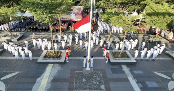 Pasukan Paskibraka Tim Cakra Sukses Turunkan Sang Saka Merah Putih di HUT RI ke-79