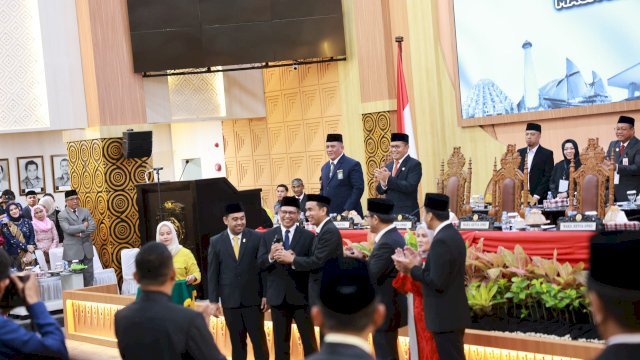 Sumpah Jabatan Anggota DPRD, Danny Pomanto Ajak Tingkatkan Sinergi dan Sukseskan Pilkada 2024