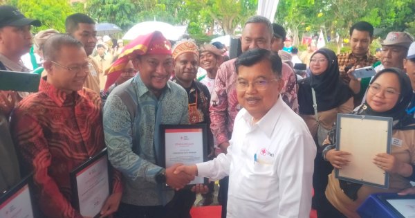 Kota Makassar Raih Penghargaan dari PMI Pusat Atas Ketangguhan Masyarakat dalam PRB