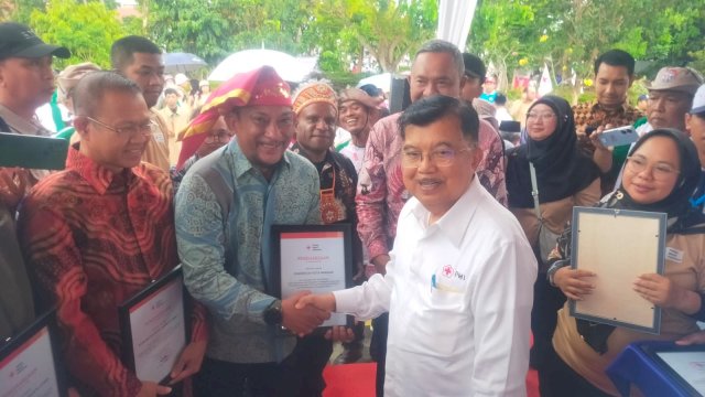 Kota Makassar Raih Penghargaan dari PMI Pusat Atas Ketangguhan Masyarakat dalam PRB
