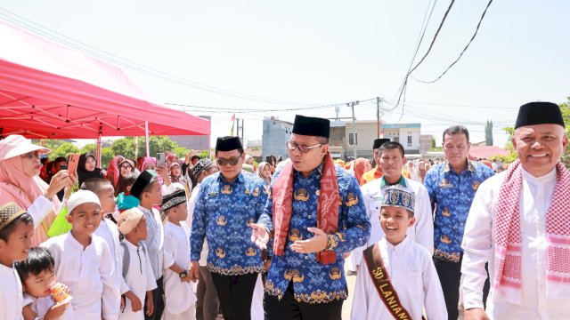 Wali Kota Makassar, Moh Ramdhan Pomanto, hadir dalam acara Peringatan Maulid Nabi di Yayasan Pendidikan Laniang, BTP, Selasa (17/09/2024).