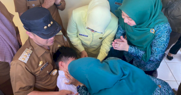 Bupati dan Ketua TP PKK Pangkep Tinjau Pelaksanaan PIN Polio di posyandu dan Sekolah