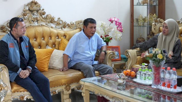 Husniah Talenrang saat sowan ke Kadir Nyampa. Foto: Hn/Yusrizal