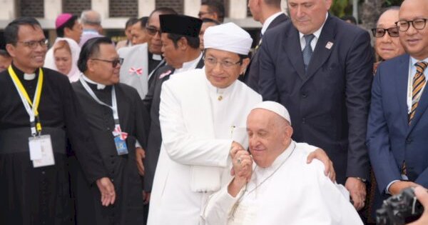 Paus Fransiskus Alami Serangan Pernapasan Akut