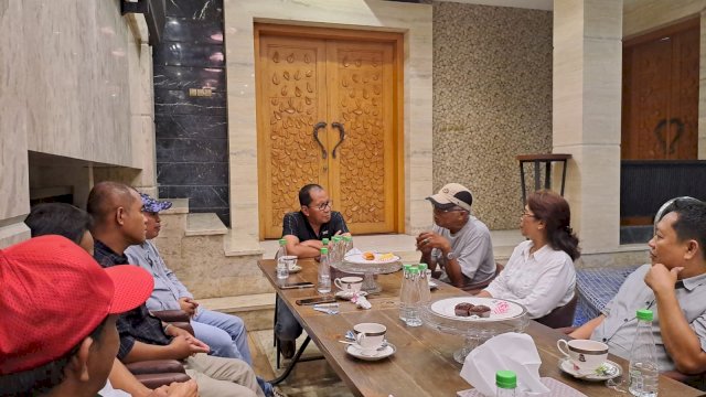 Moh Ramdhan Pomanto saat menerima kunjungan silaturahmi eks relawan Prof Nurdin Abdullah Luwu Raya, Toraja dan Toraja Utara di Jalan Amirullah, Makasar, Kamis (5/9/2024) malam.