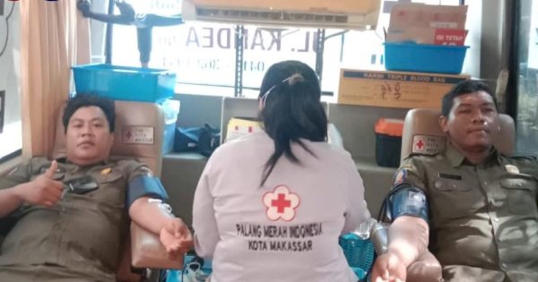 Satpol PP Antusias Ikuti Donor Darah PMI Makassar