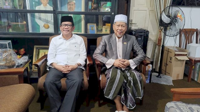 Cawagub Sulsel Azhar Arsyad bertemu Anregurutta Prof Farid Wajdi. Foto: dok HN