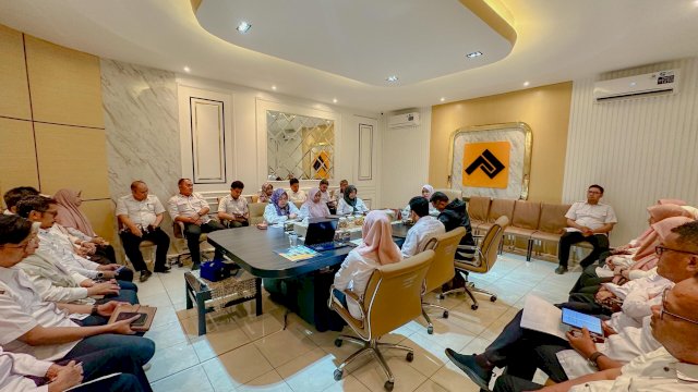 Kadis PU Makassar Zuhaelsi Zubir memimpin rapat koordinasi. Foto: dok