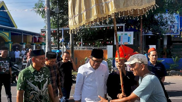 Bakal Cawagub Sulsel Azhar Arsyad disambut baik tokoh masyarakat di Kota Maros. Foto: dok HN