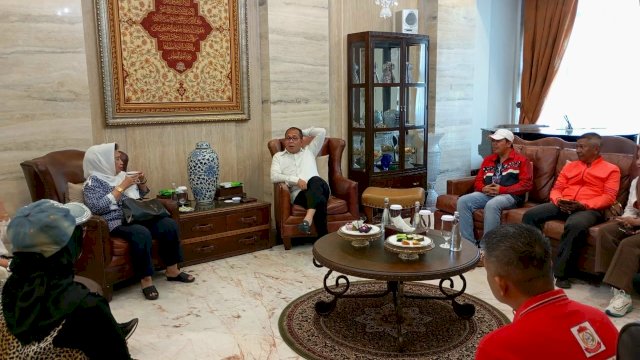 Pertemuan relawan Prof NA bersama Cagub Sulsel Danny Pomanto. Foto: HN/Sinta