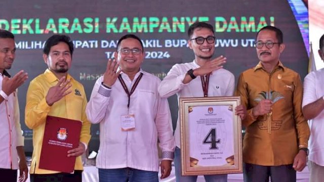 Momen sesi foto Paslon Cakada Luwu Utara Fauzi-Ajie. Foto: HN/Hamsul