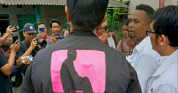 Sambangi Daerah Tangerang, Kaesang Santai Pakai Rompi Putra Mulyono