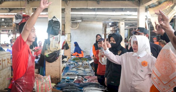 Indira Mulai Kick Off Kampanye, Perdana Kunjungi Pasar Tradisional Pa’baeng-baeng