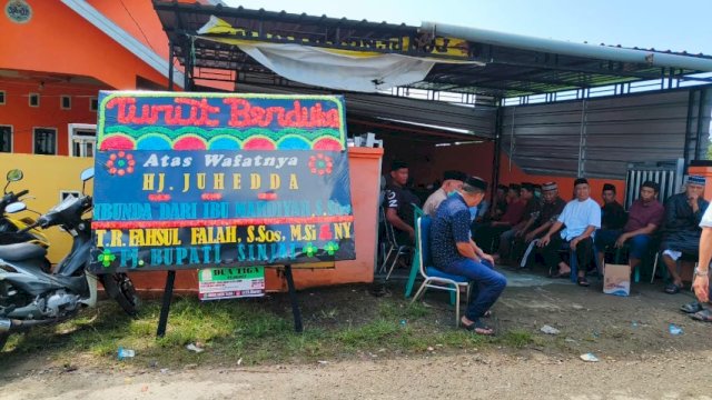 Ibunda Kepala UPTD Radio dan TV Berpulang ke Rahmatullah, Pj Bupati Sinjai Sampaikan Duka Cita